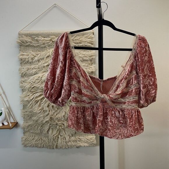 🆕 Free People Yours Truly Velvet Top NWTS! Pink Velvet & Ivory lace - Picture 6 of 12